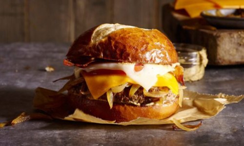 Ev Yapımı Hamburger Tarifi – Double Cheeseburger (Videolu)