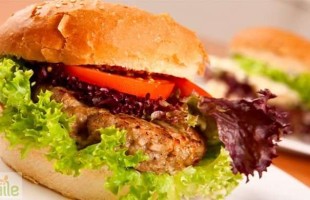 Ev Yapımı Nefis Burger | Hamburger Köftesi Tarifi | Hamburger Ekmeği Nasıl Yapılır? (Videolu)