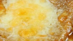 Kaşar Peynirli Soğan Çorbası Tarifi