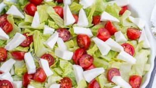 Mozarellalı Kıvırcık Salata Tarifi